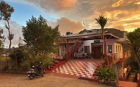 Vignesh Holiday Inn